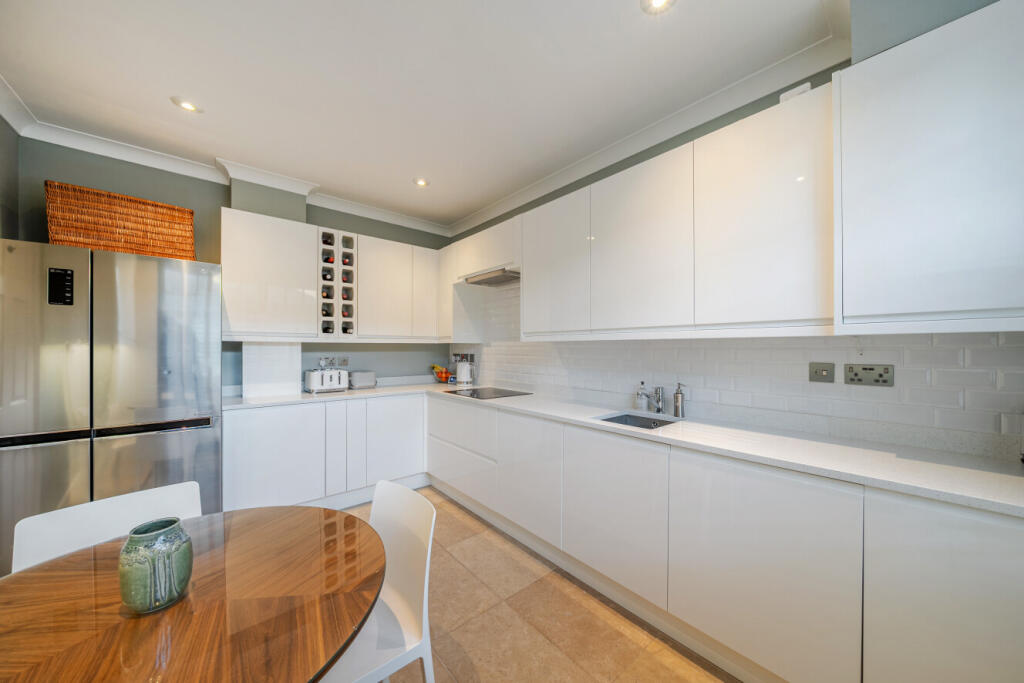 1394856-18-695e4a...