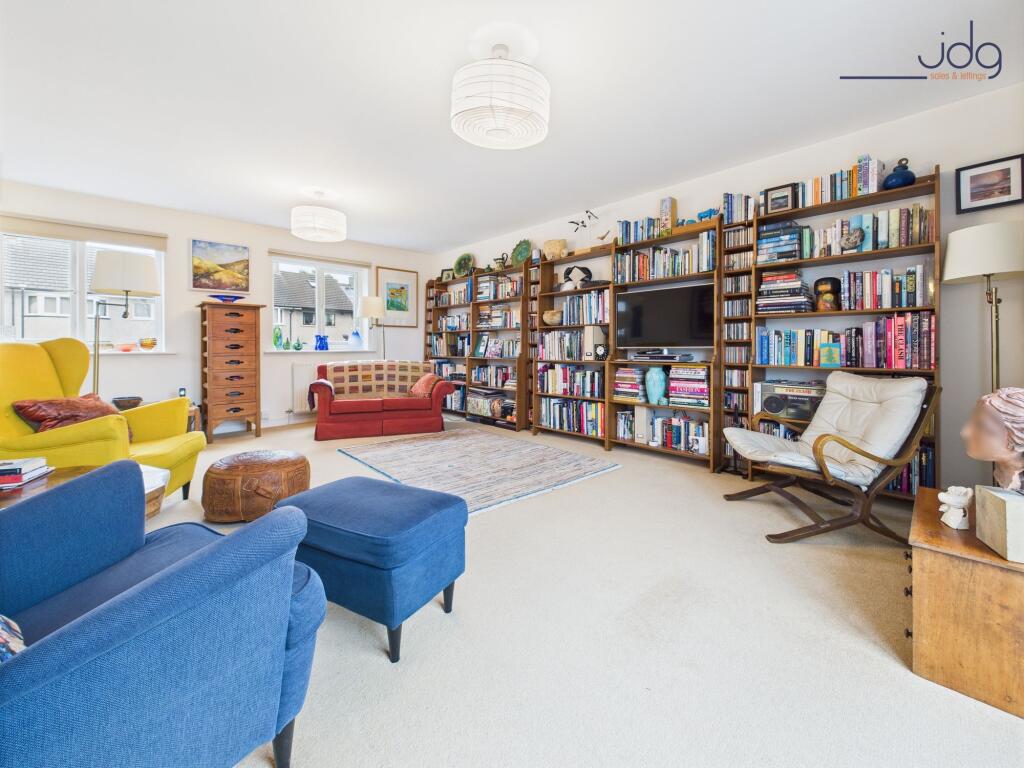 Cosy Spacious Lounge