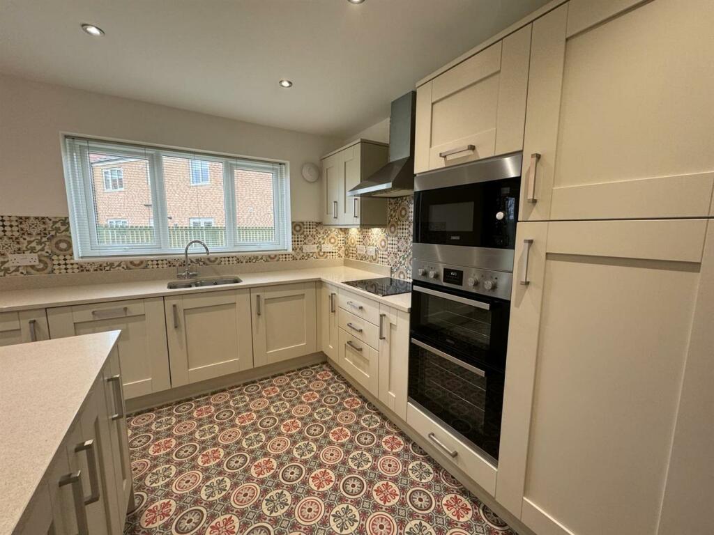 Open Plan Dining Kitchen And Family Room