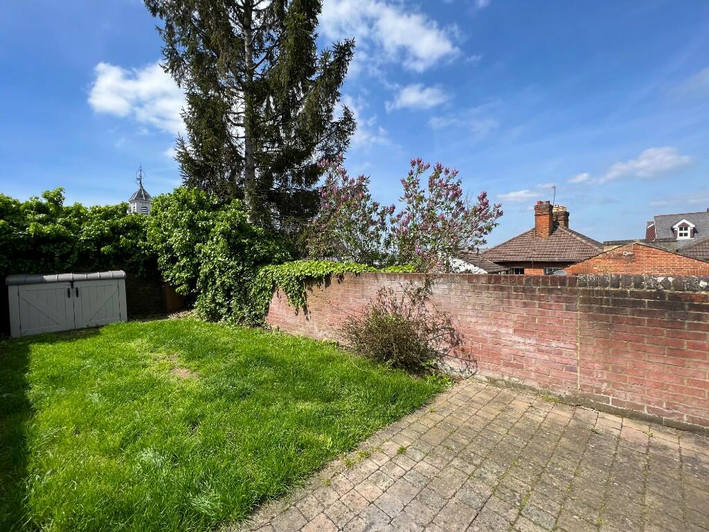 SOUTH FACING GARDEN