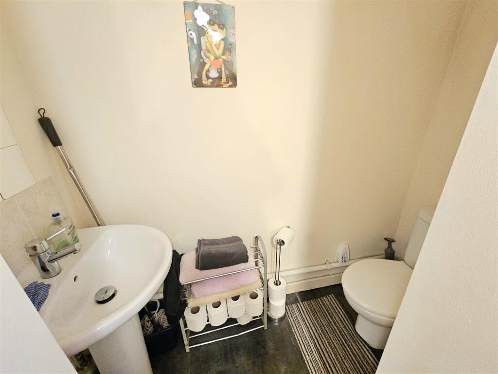 Apartment Bathroom 1.jpg