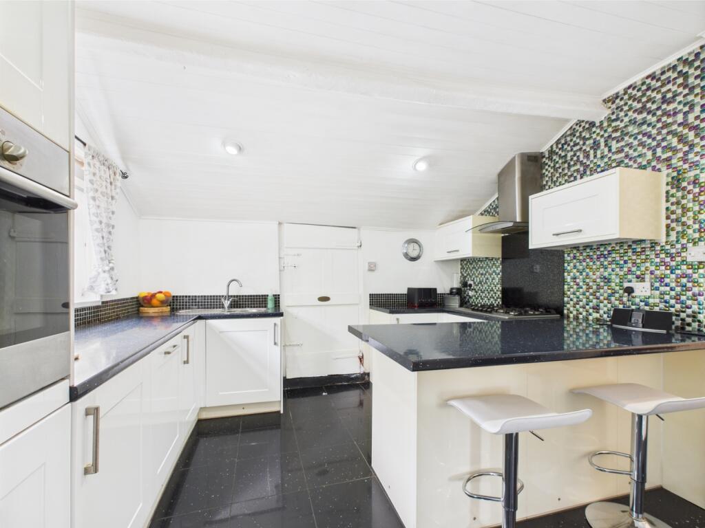 CAM02386G0-PR0125-STILL013