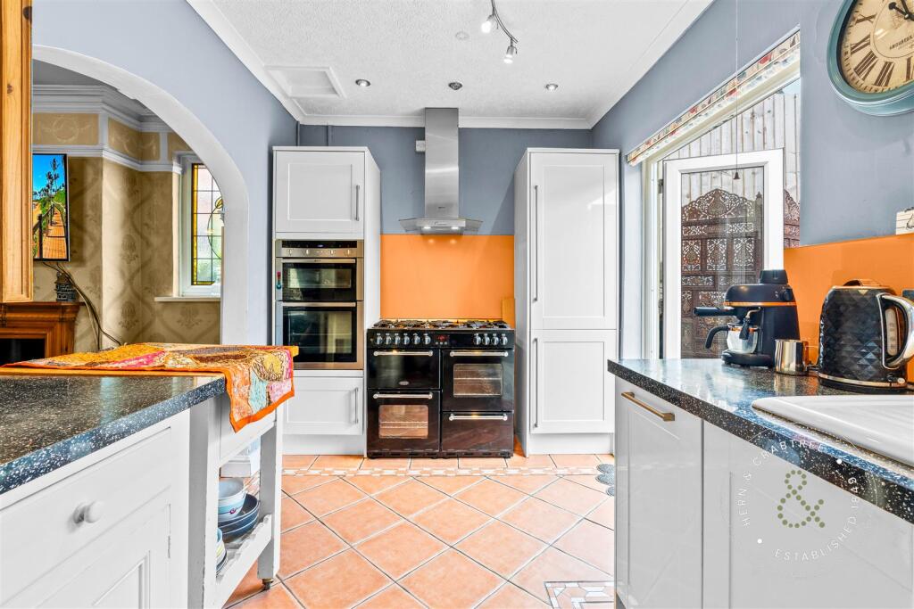 Commercial Road, Hern Crabtree (21).jpg