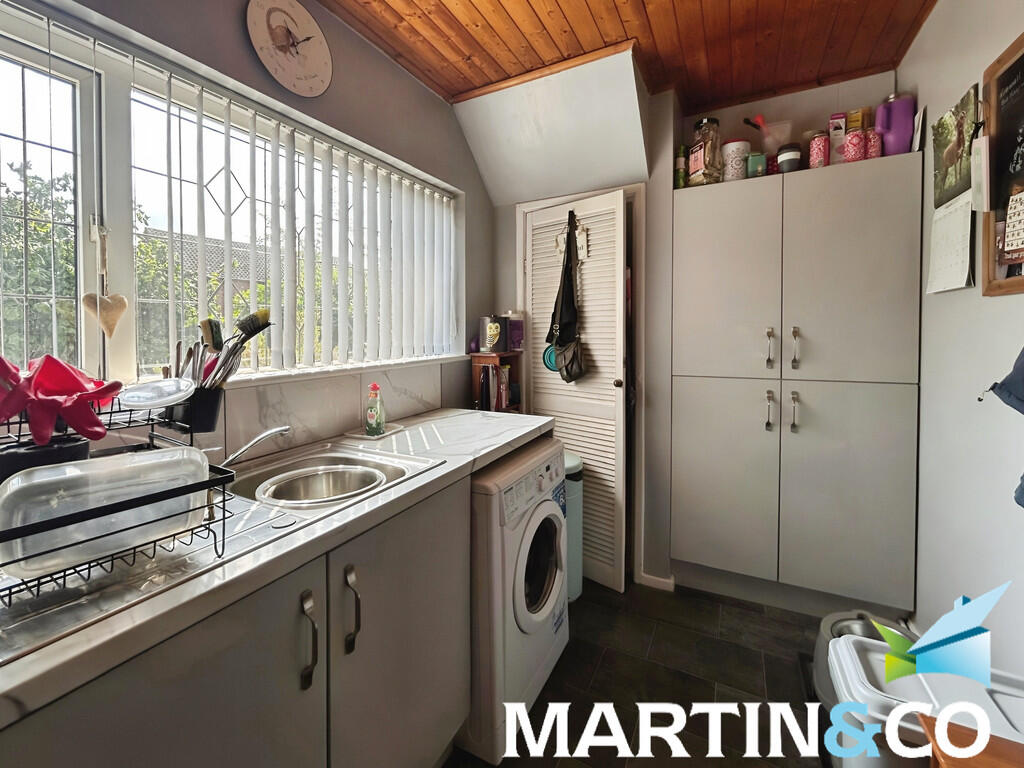 1f37418a-IMG-2025...