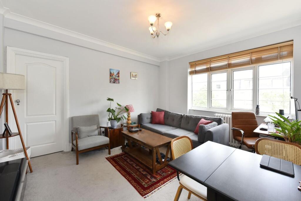 Flat 98, Chatsworth Court (6).JPG