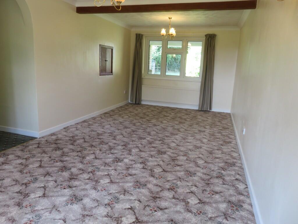 DINING ROOM (EMPTY)