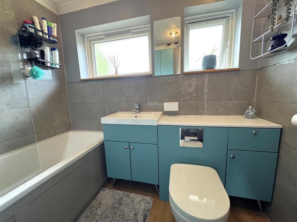 Bathroom 1.JPEG