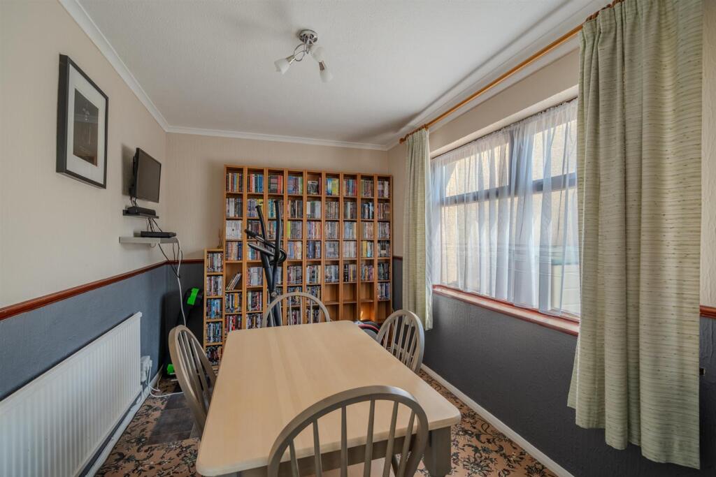 20 Radnor Way-15.jpg