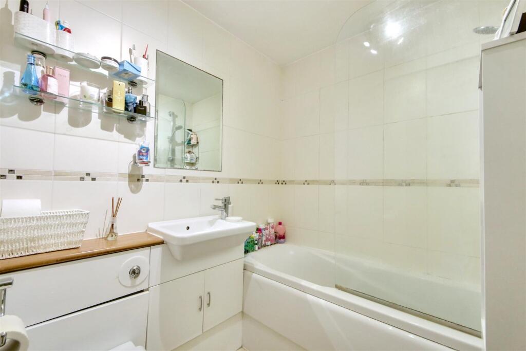 Bathroom.jpg