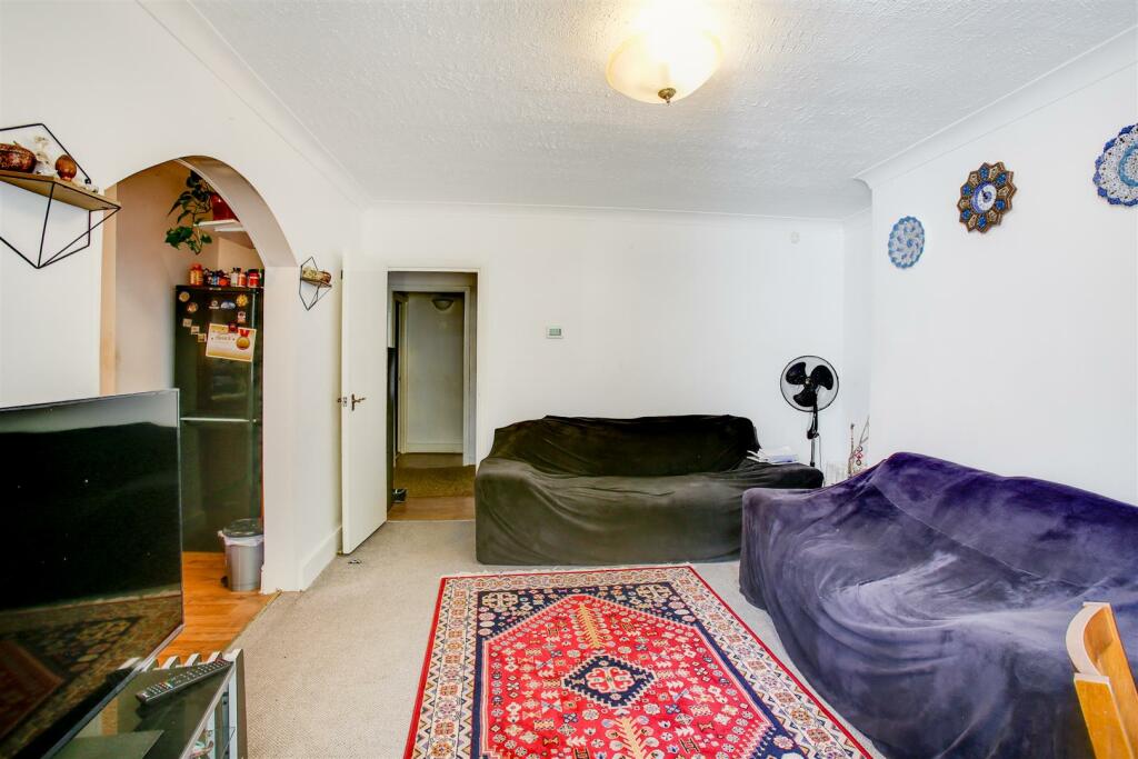 Flat A, 21 Churchfield Rd, W13-6 (2).jpg