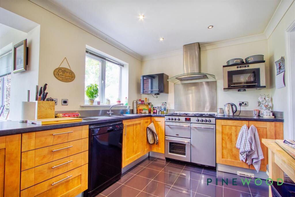 KITCHEN / BREAKFAST ROOM