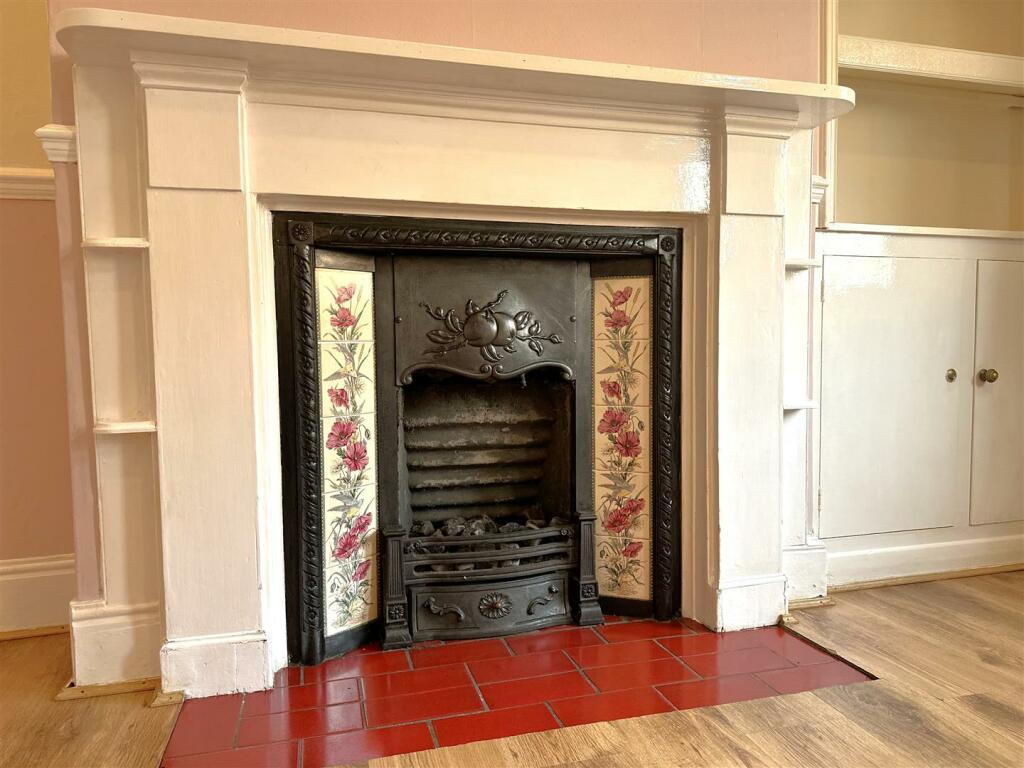 Retained Open Fireplace 903