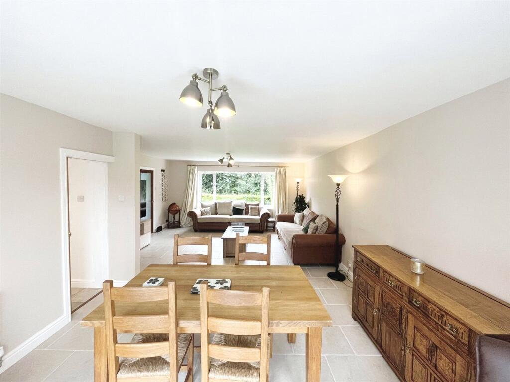 Lounge/Dining Room
