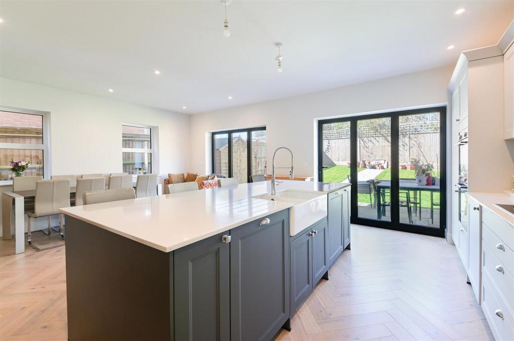 BRUNSWICK CLOSE,6  (15).jpg