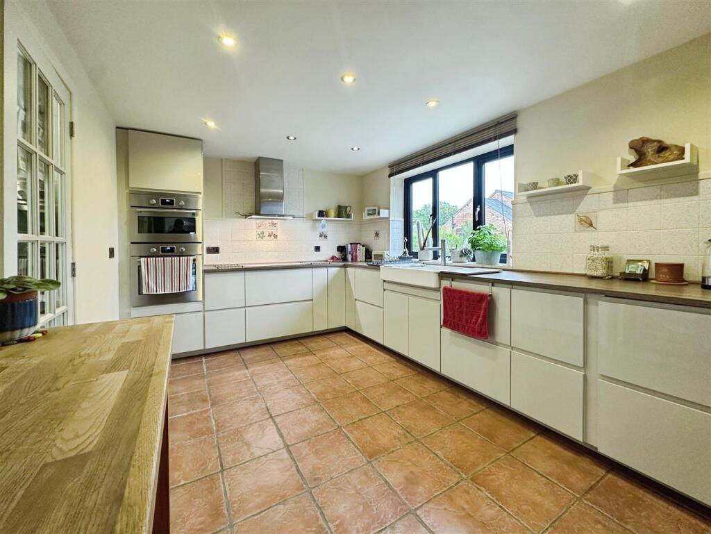 9361c242--484B-B968-4E15049401E2-26888-000007B1FF4