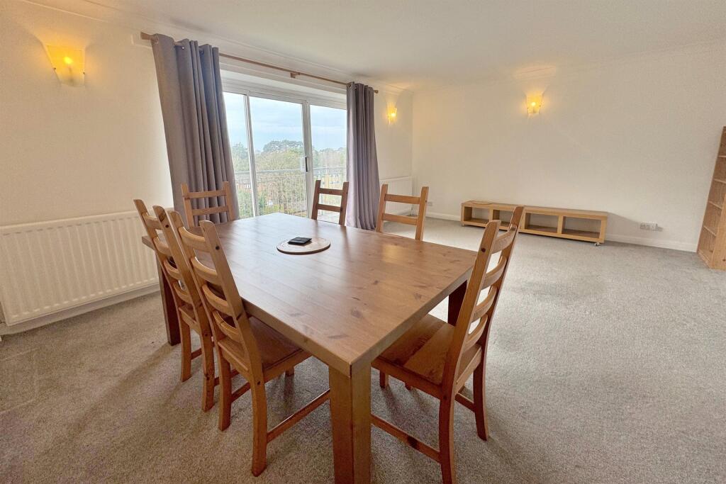Living/Dining Area