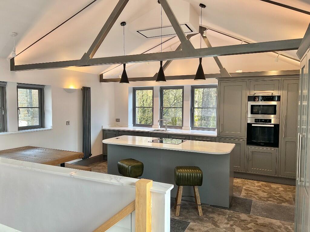 KITCHEN /DINING AREA