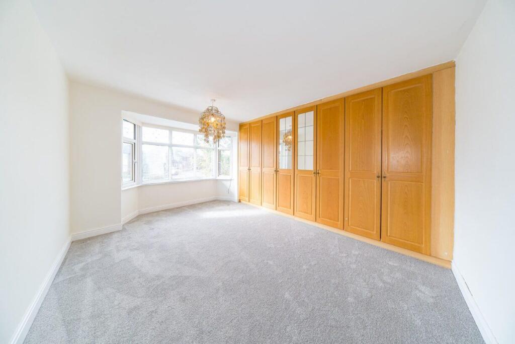 55 Fairholme Avenue bedroom 1.jpg