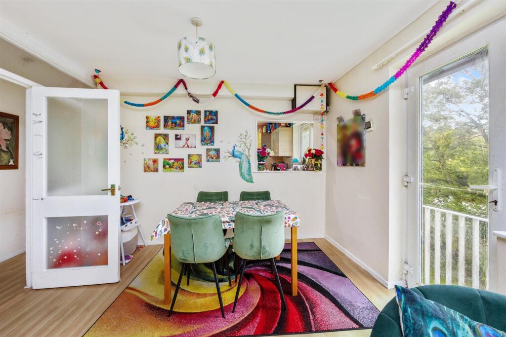 Sitting/Dining Room