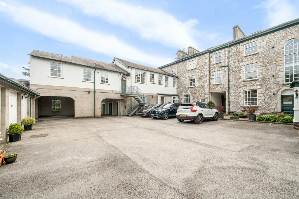 Garaging and park...