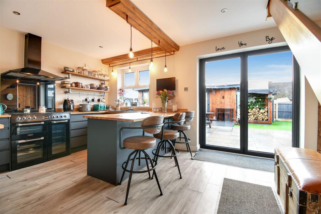 Kitchen breakfast room
