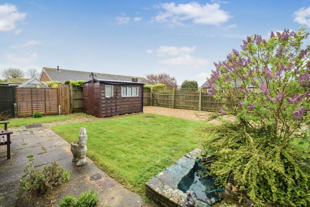 20 Kingfisher Drive garden.jpg