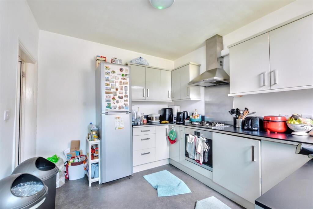 Kitchen_2.jpeg