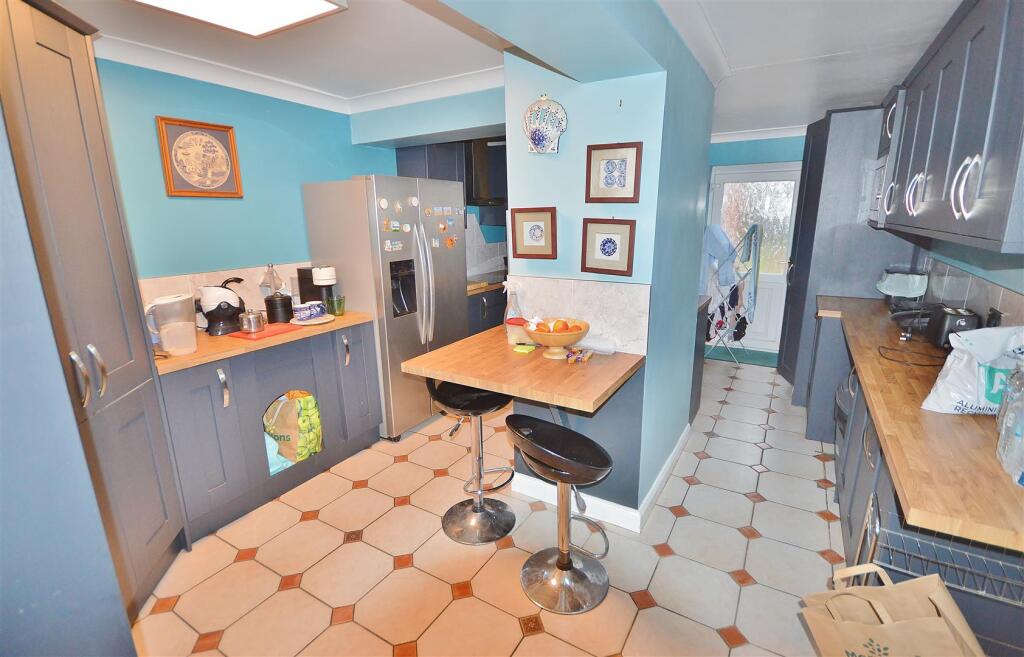 KITCHEN BREAKFAST ROOM