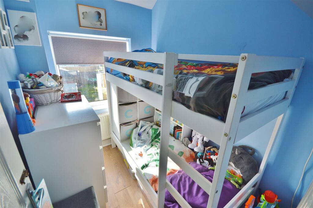 BEDROOM THTEE