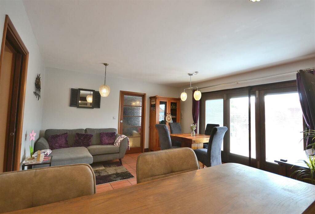 Open Plan Kitchen/breakfast room