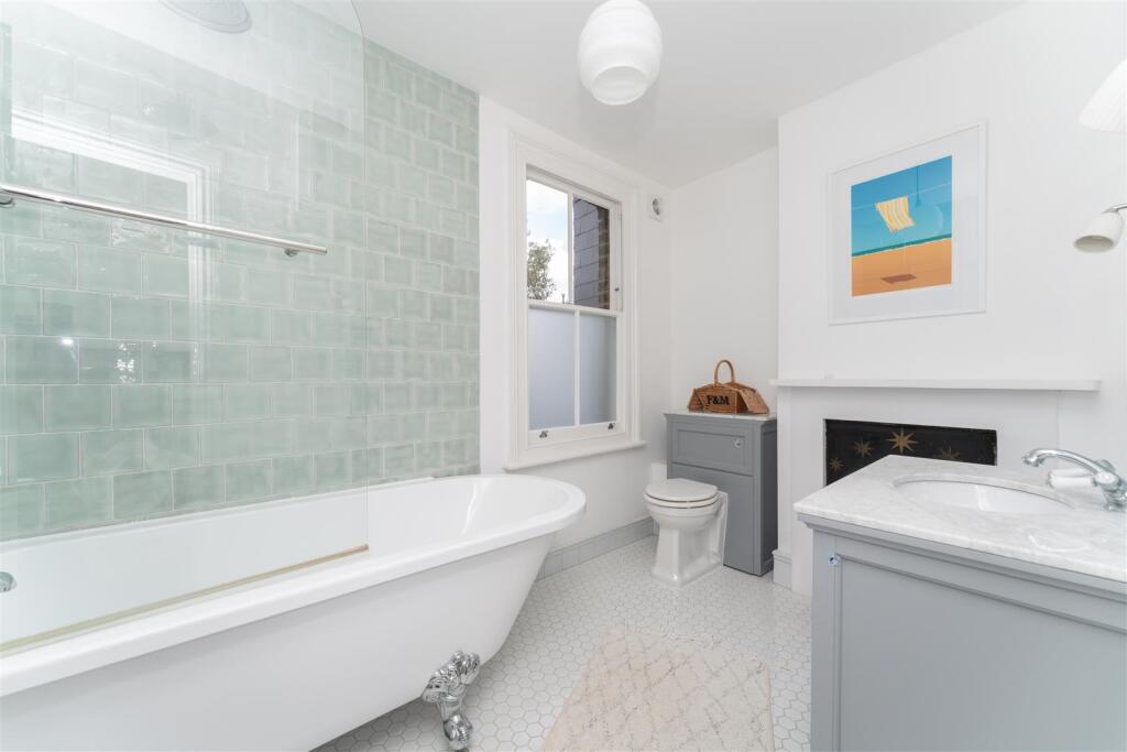 54 Rosebank bath 2.jpg