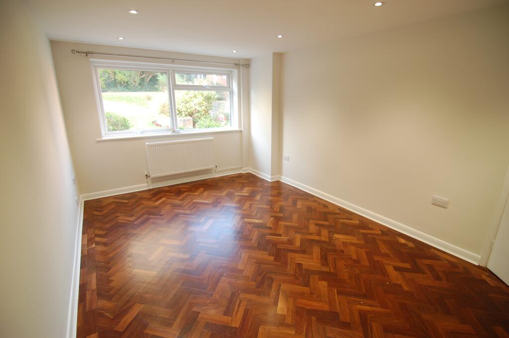 2 Buckingham Court (