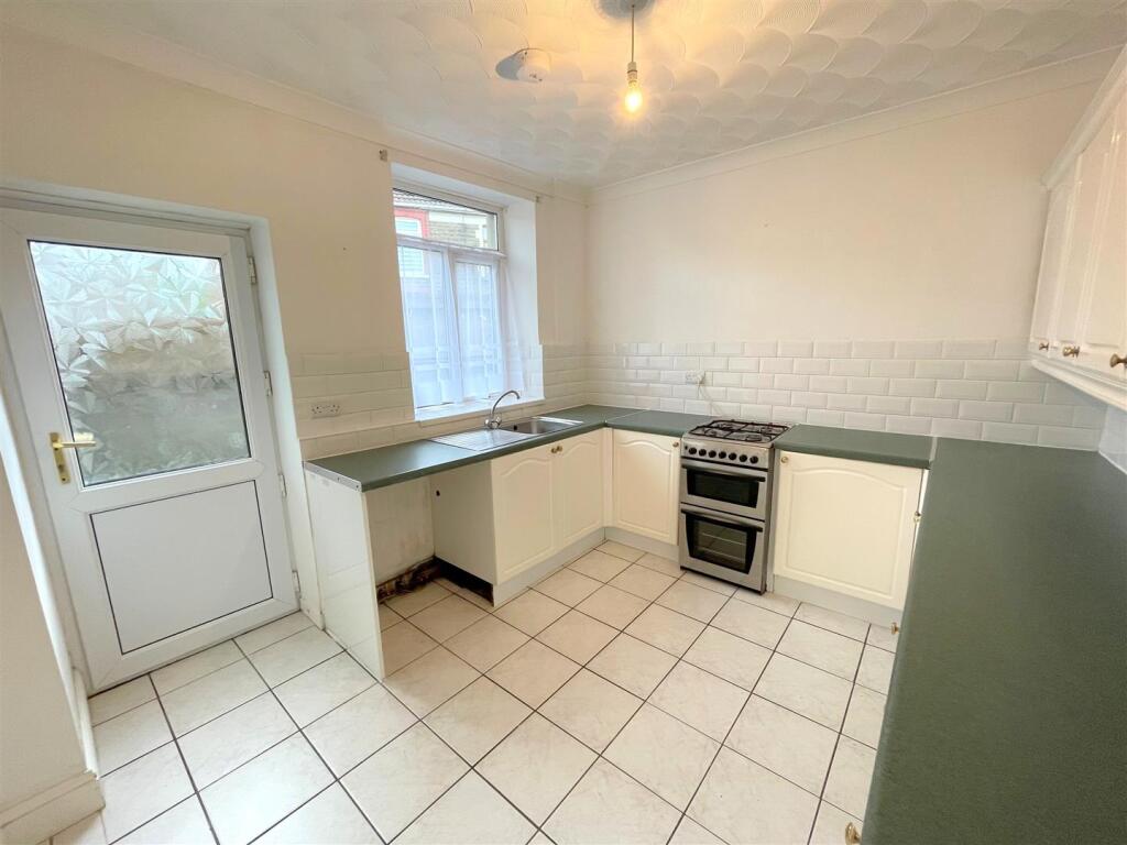 Kitchen b.jpg