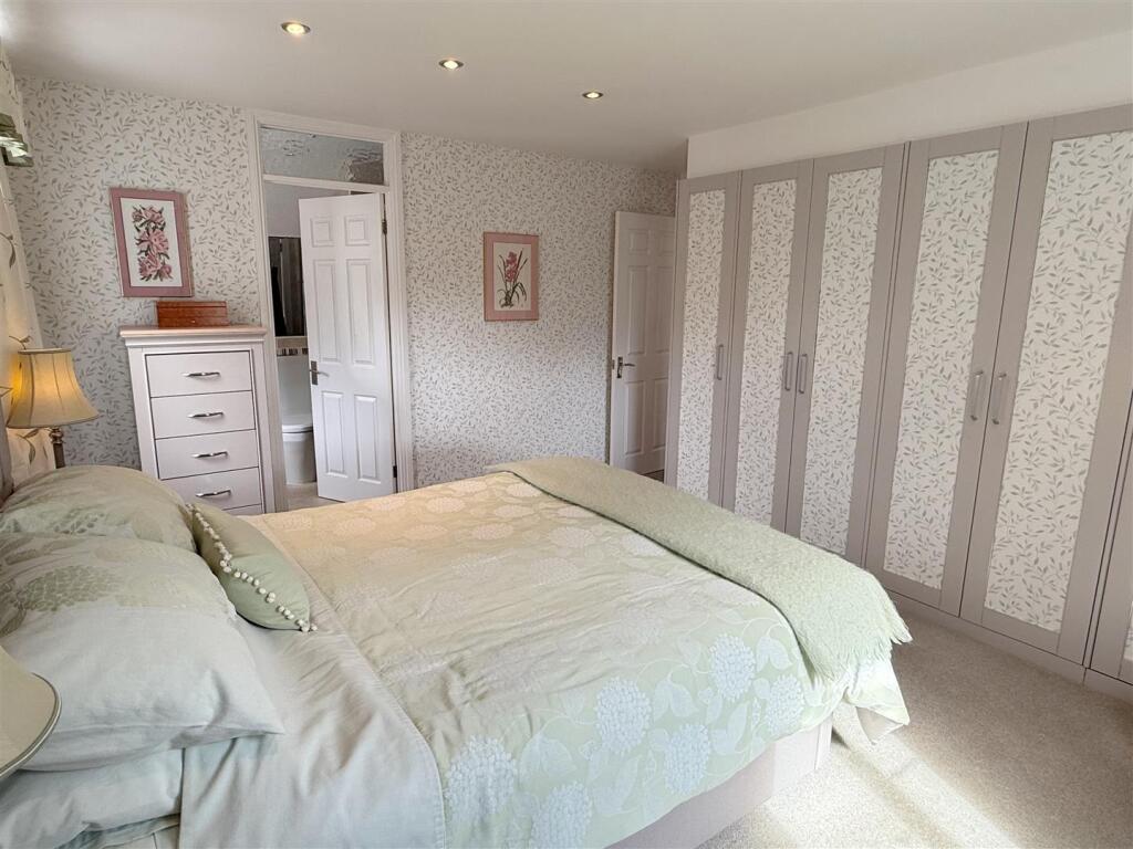 Bed 1a.JPG