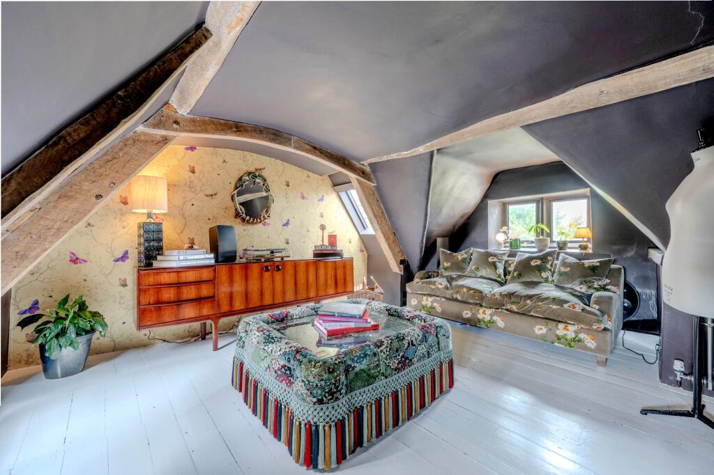 Top Floor Apartment Living Room