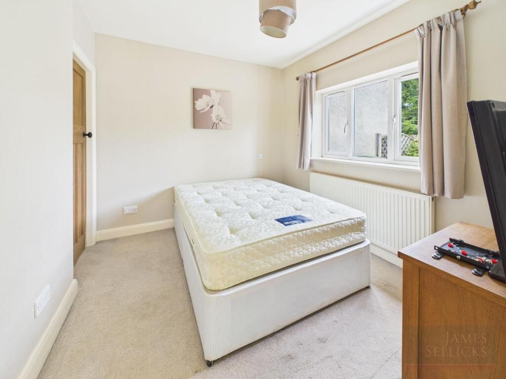 Dining Room/Bedroom 3