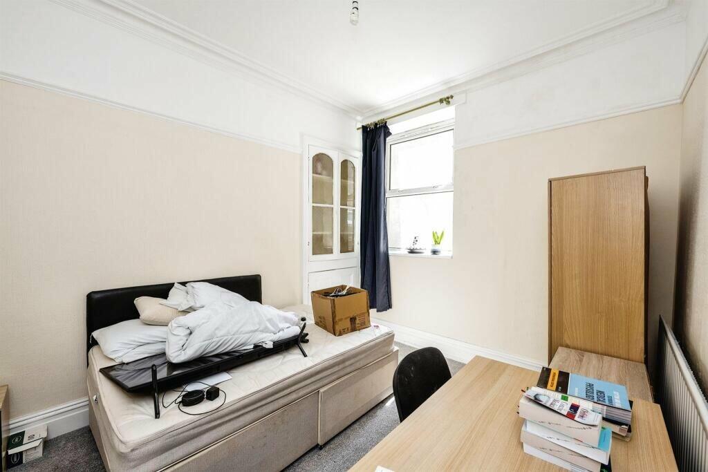 63641_SWN306580_IMG_