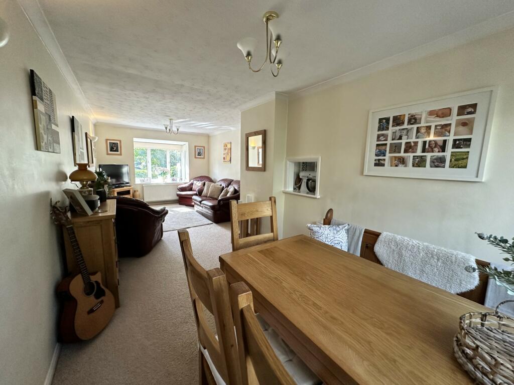 LIVIONG ROOM / DINING ROOM