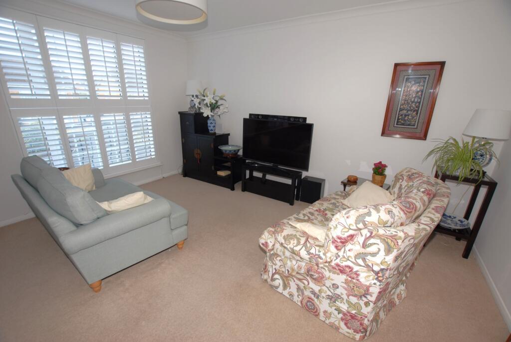 Sitting/dining rm