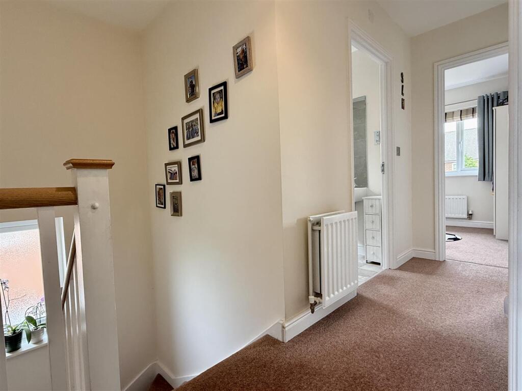 FIRST FLOOR LANDING