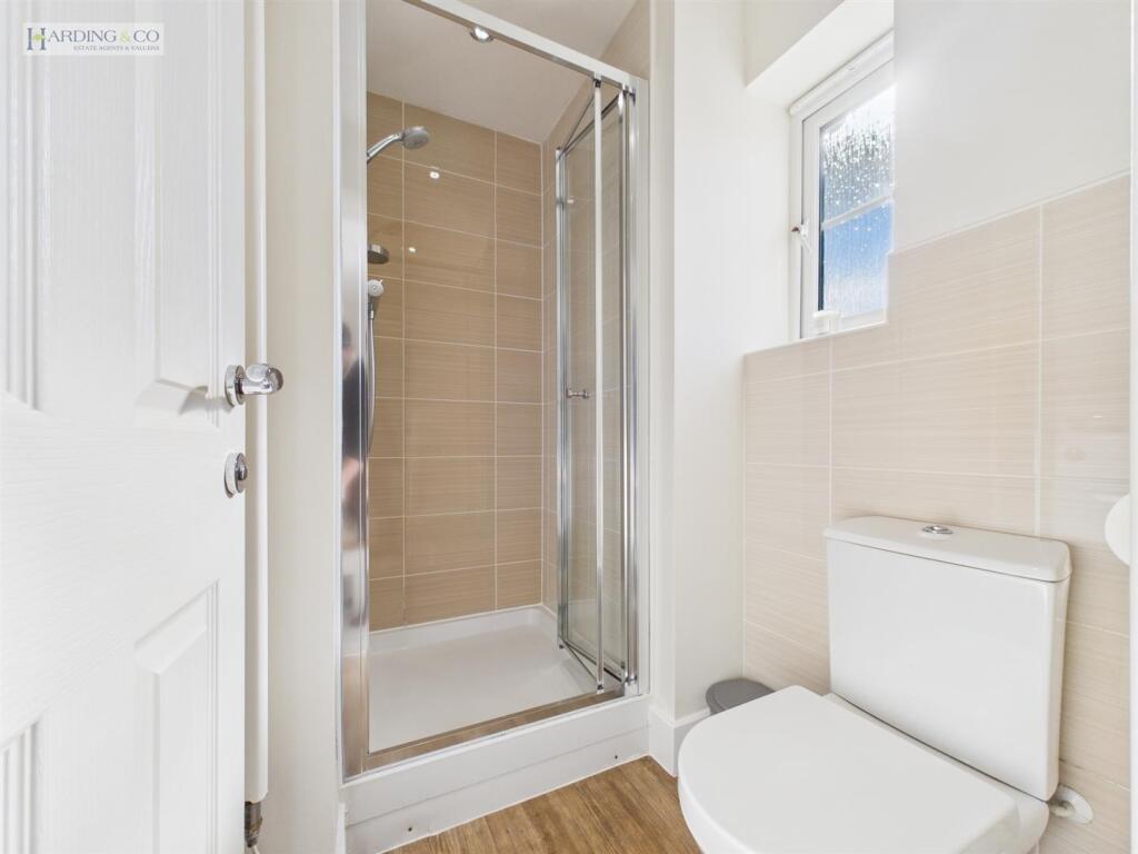 Bedroom 1 en-suite.jpg