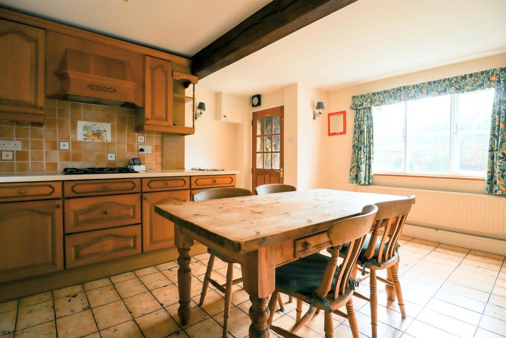 Kitchen (3).jpg