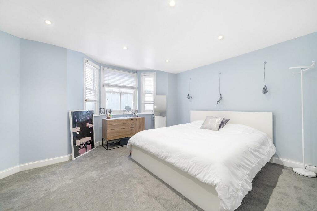 Bedroom (2).JPG
