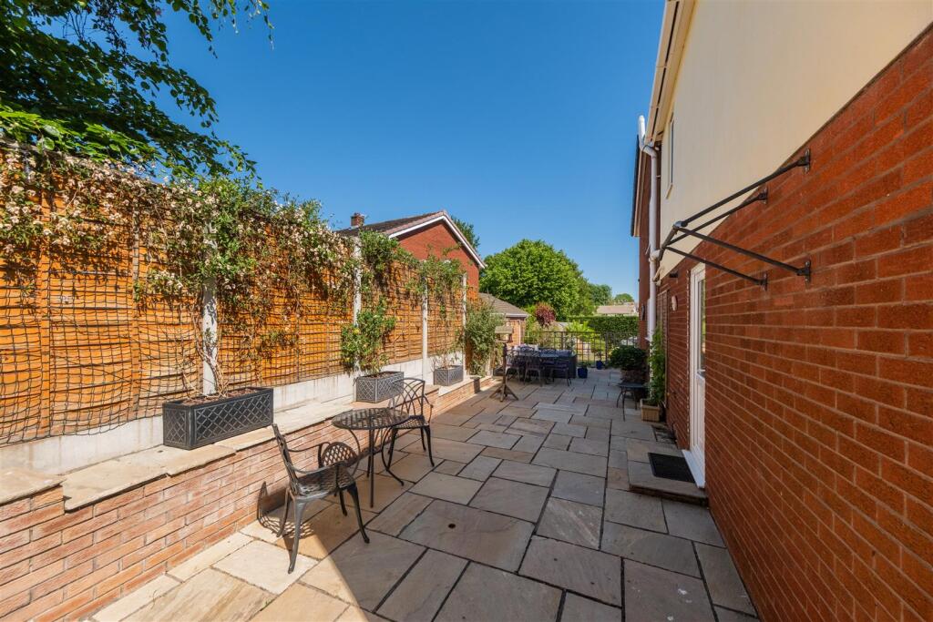 16 The Burrows-043.JPG