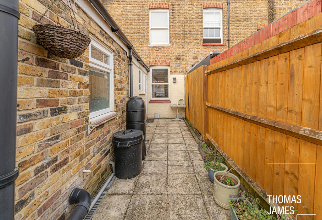 Morley Avenue, side return