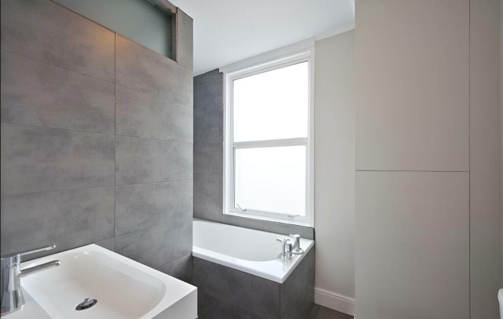 top floor 103 ifield 3.jpg