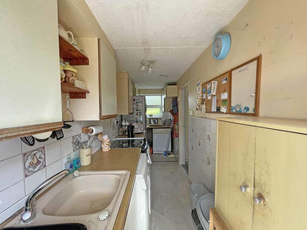 Elgin Crescent 115 - Kitchen.jpg