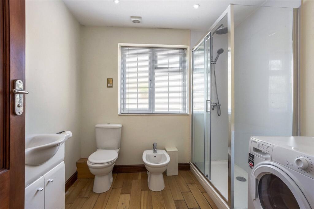 Annexe Shower Room