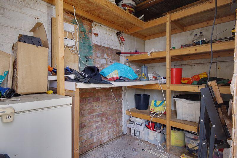 Outbuilding/Workshop: