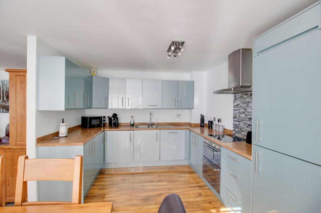 Kitchen / Dining Area